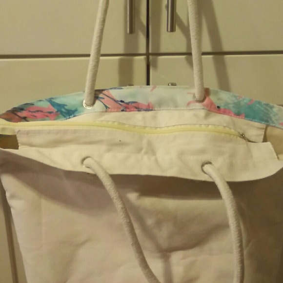 Zipper top beach canvas bag with free bamboo slipper - Picture 5 of 8